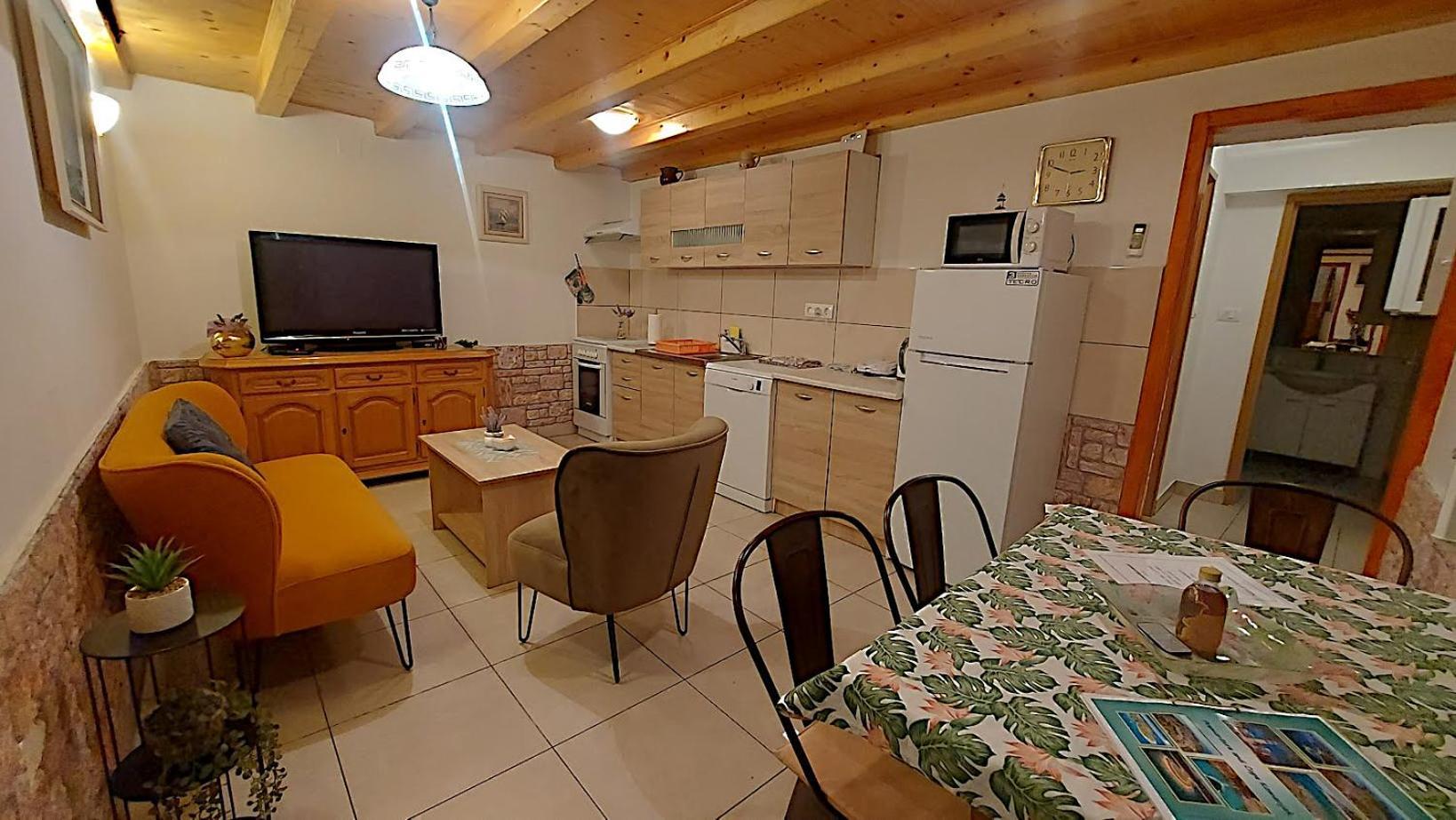 Holiday House Letizia Premantura Ngoại thất bức ảnh